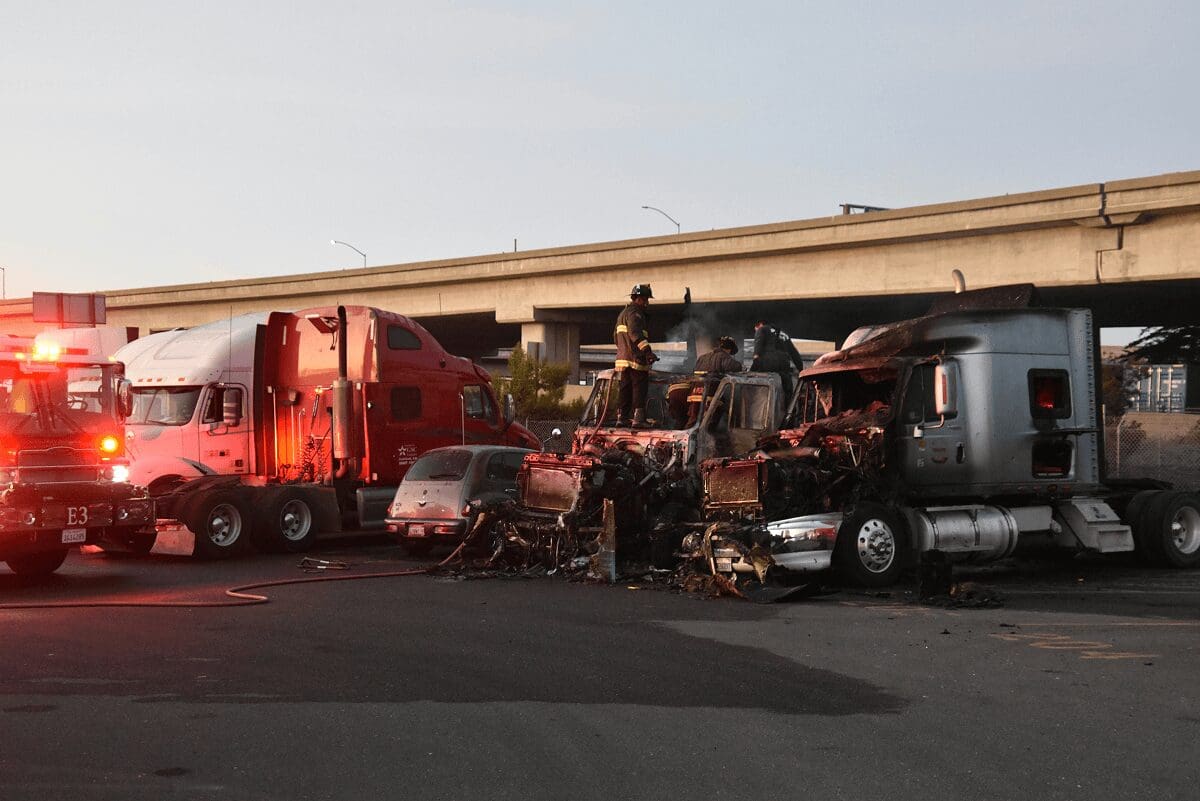 truck.4 (1) truck.4 (1)
