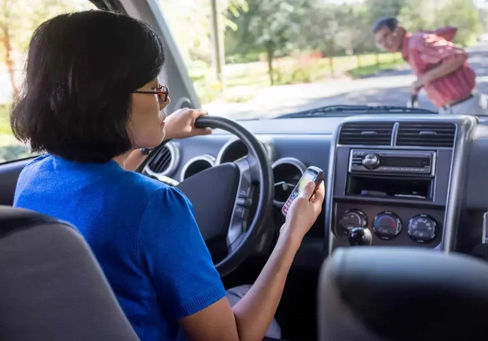 bigstock-Woman-Driving-And-Texting-Hits-38130292-scaled bigstock-Woman-Driving-And-Texting-Hits-38130292-scaled